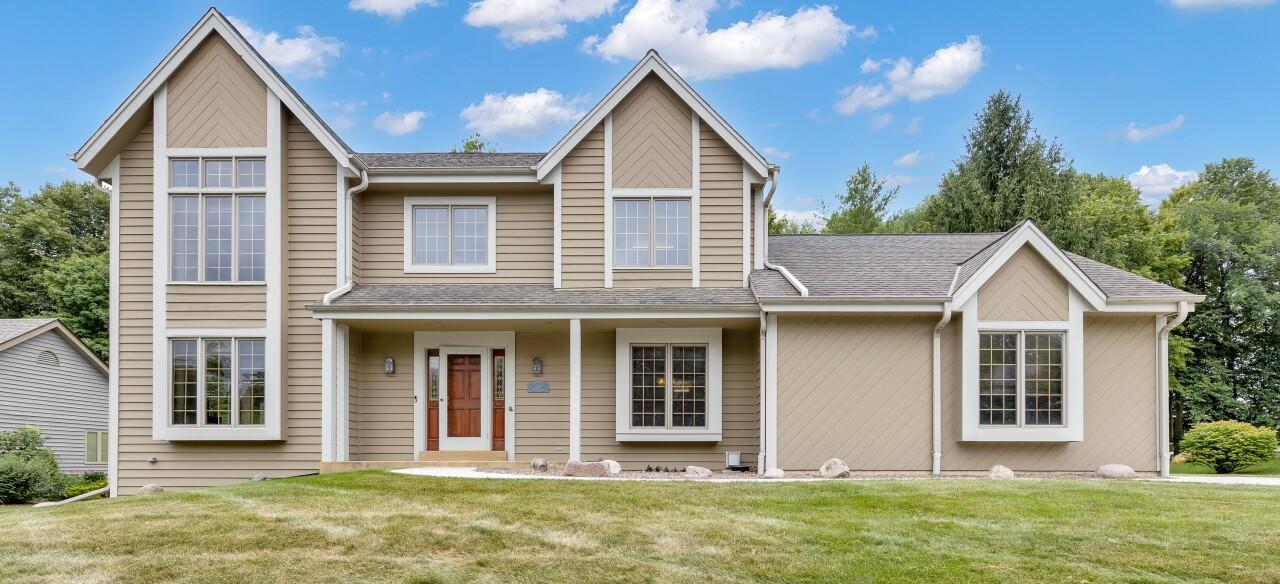 385 W Thornapple Ln, Grafton, WI 53024