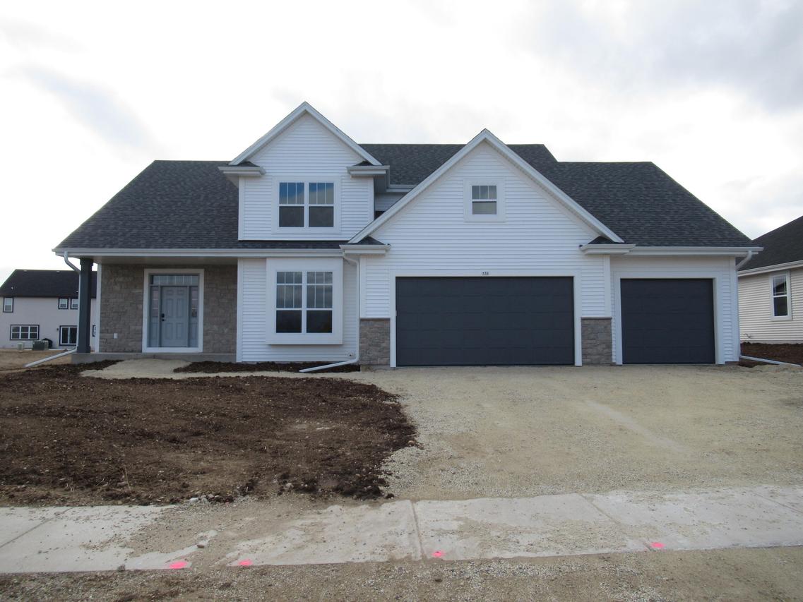 536 Woodside Ct, West Bend, WI 53095