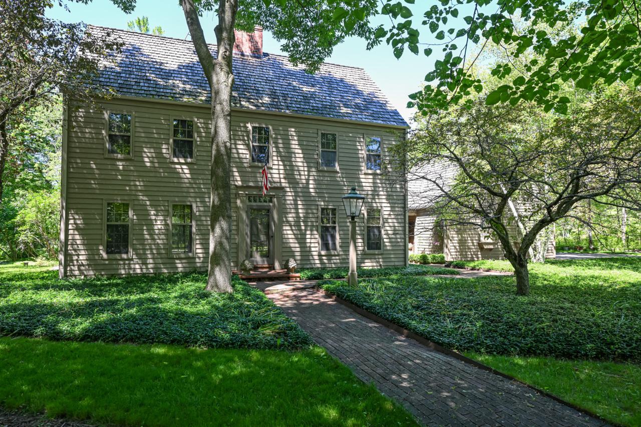 9825 N Deer Run, Mequon, WI 53092