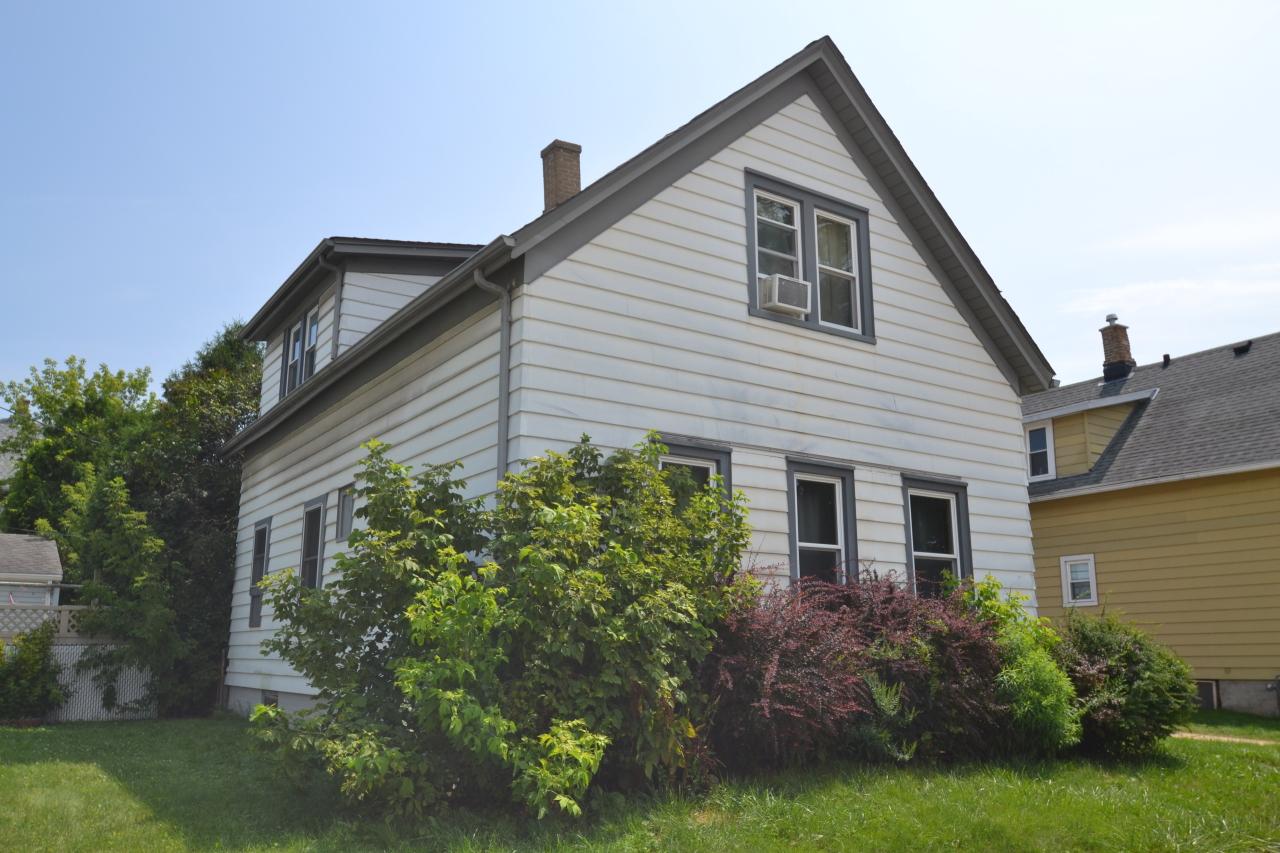 1921 Saint Clair St, Racine, WI 53402