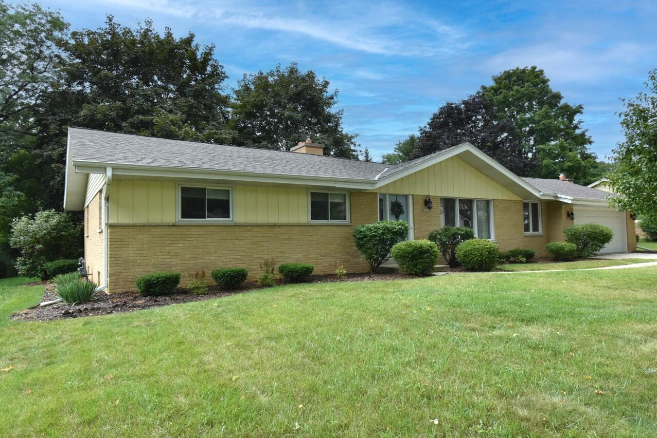 6323 W Pierner Pl, Brown Deer, WI 53223