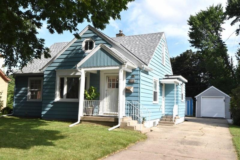 414 W Wabash Ave, Waukesha, WI 53186