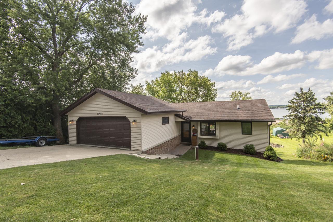 N39W27383 Hillside Grove, Pewaukee, WI 53072