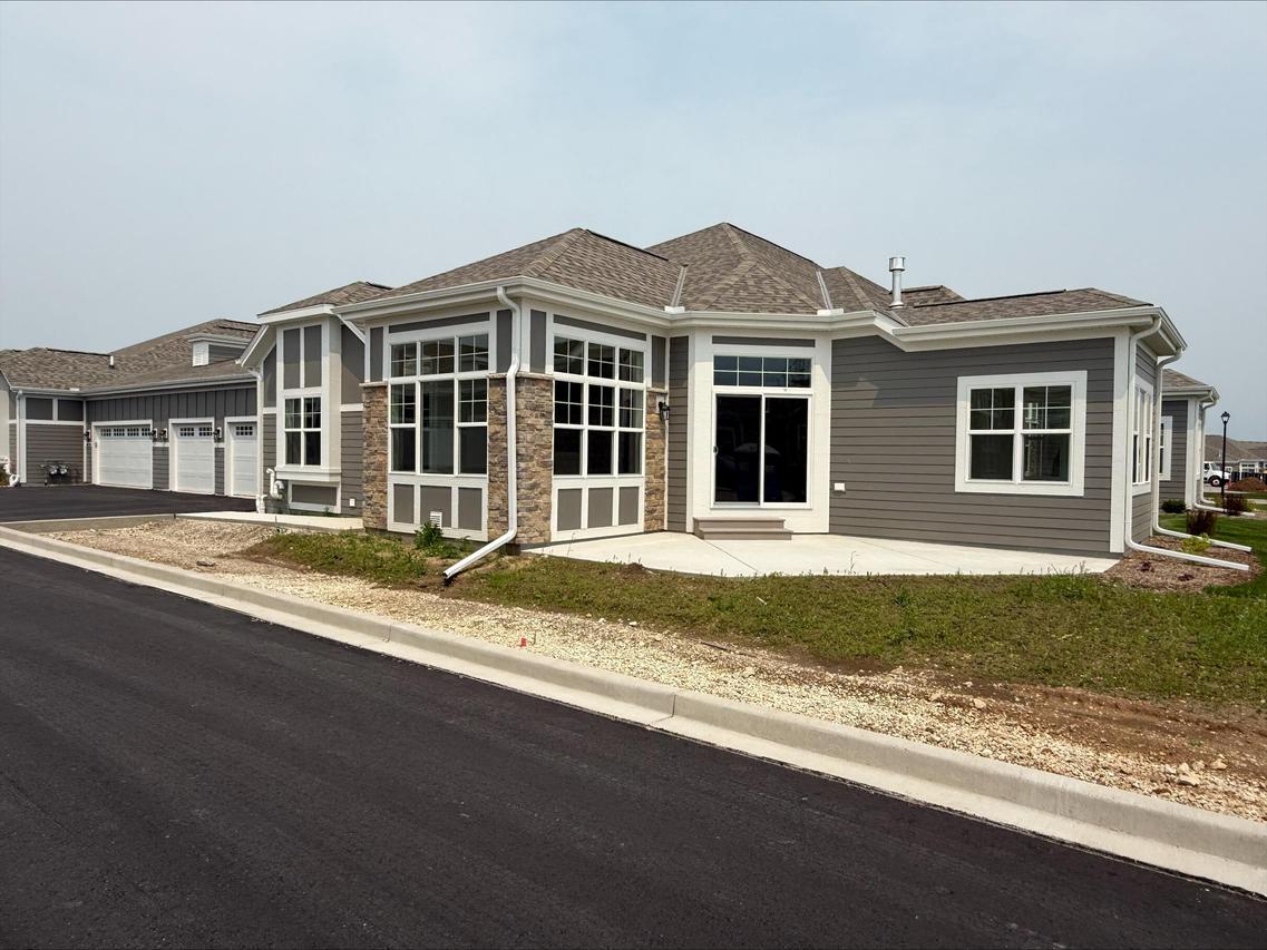 865 S Verona Cir #79, Grafton, WI 53024