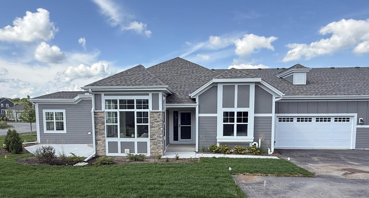 865 S Verona Cir #80, Grafton, WI 53024