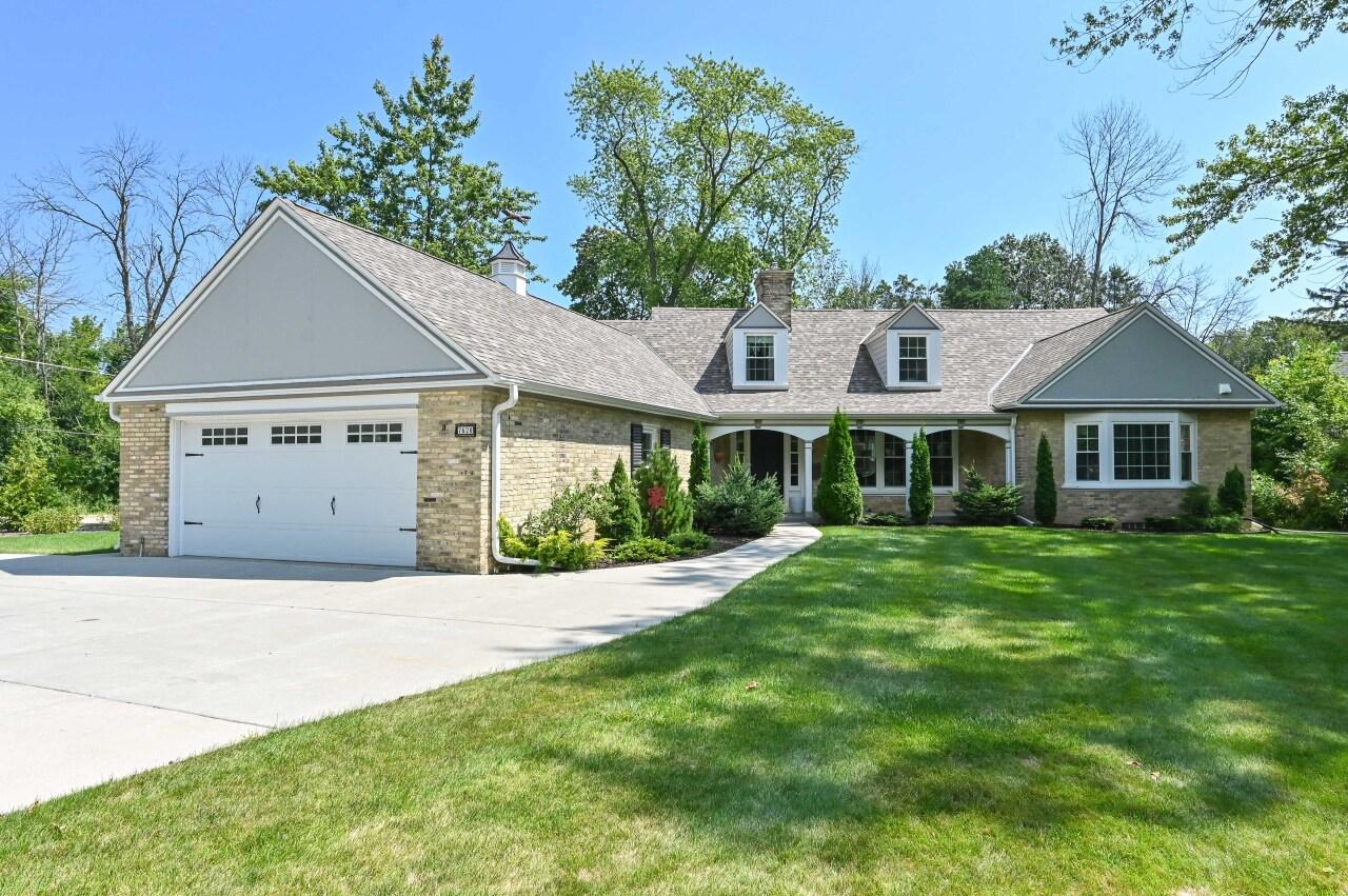 7620 N Lake Dr, Fox Point, WI 53217