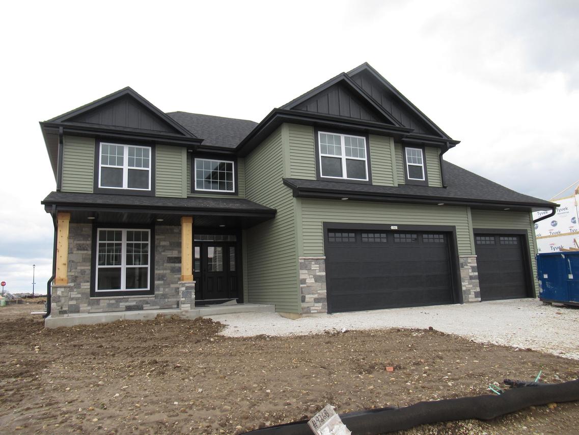 1541 Creekview Ct, Oconomowoc, WI 53066