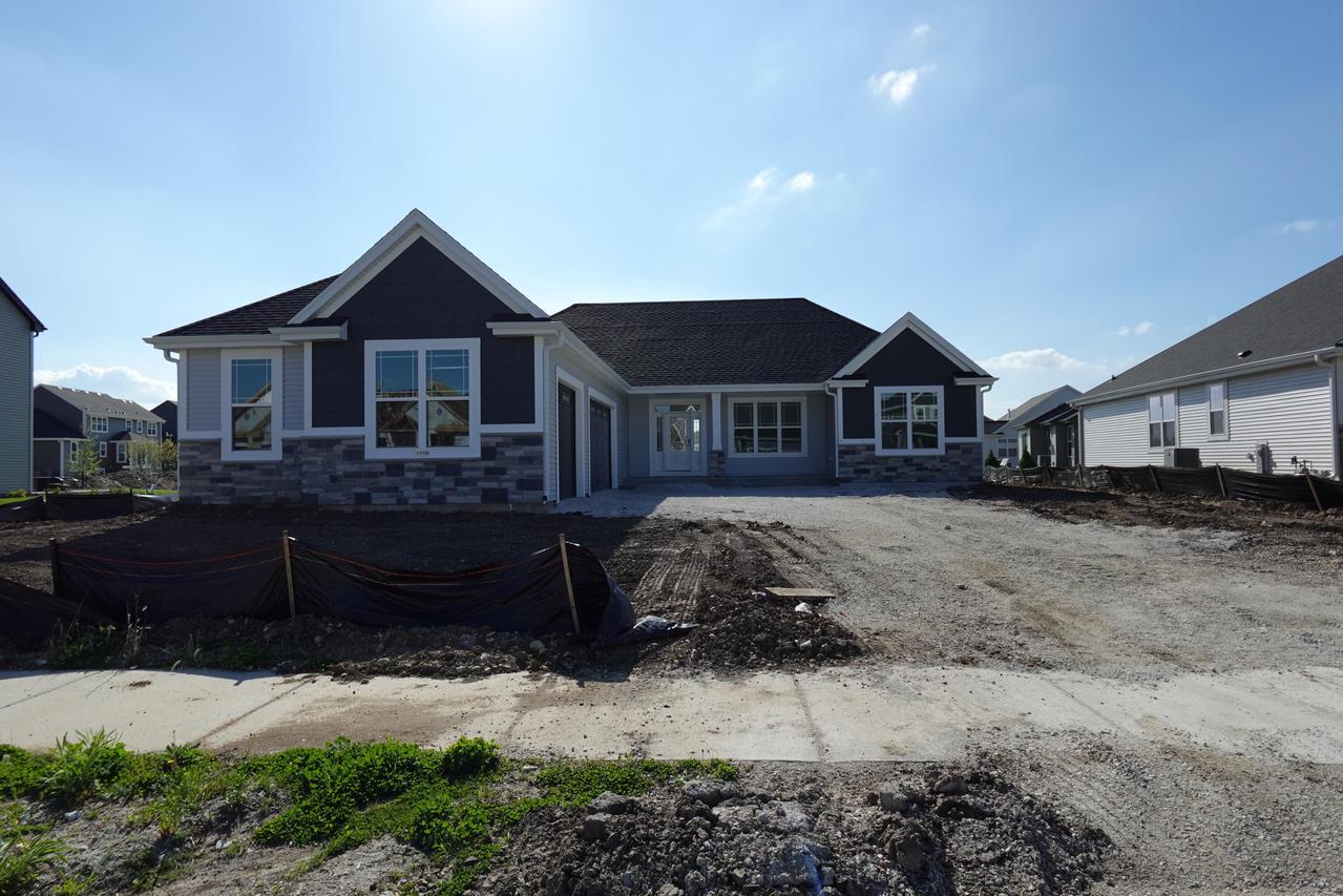 1570 Creekview Ln, Oconomowoc, WI 53066