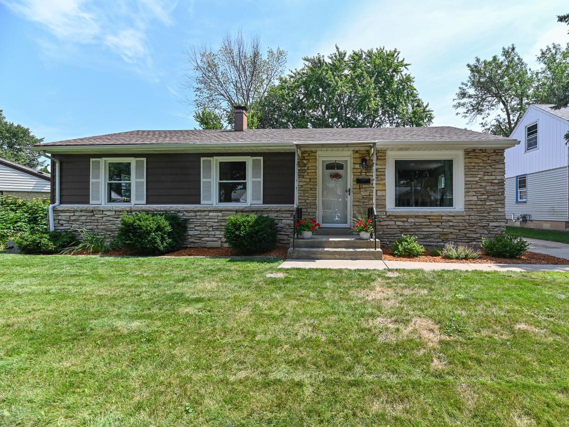558 N 93rd St, Milwaukee, WI 53226