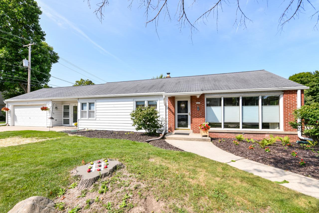 2665 N 93rd St, Milwaukee, WI 53226