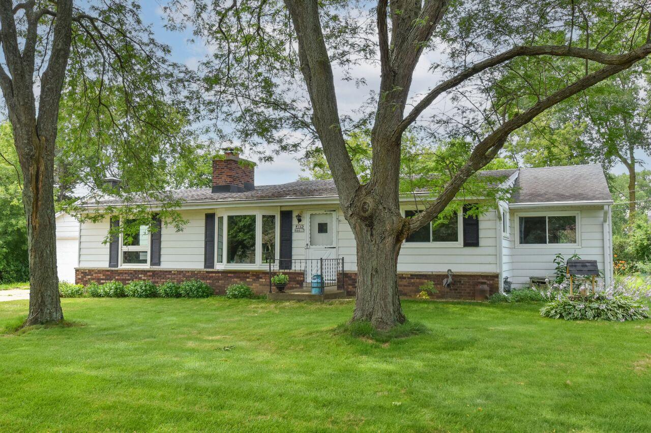W142N6617 Memory Rd, Menomonee Falls, WI 53051