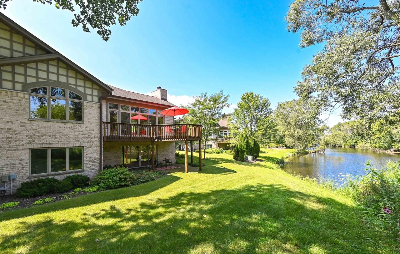 16600 Lake Cir #A, Brookfield, WI 53005