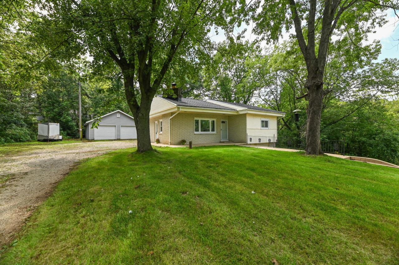 30807 Grand Dr, Waterford, WI 53185