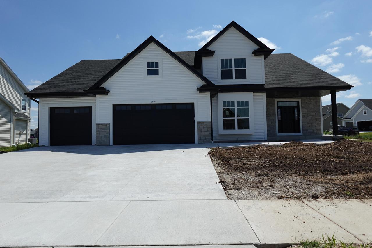 1235 Violet St, Oconomowoc, WI 53066