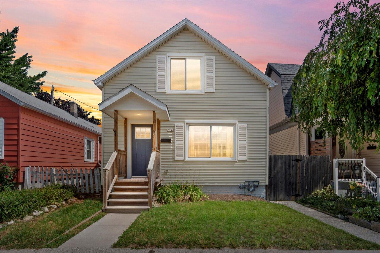 2946 S Kinnickinnic Ave, Milwaukee, WI 53207