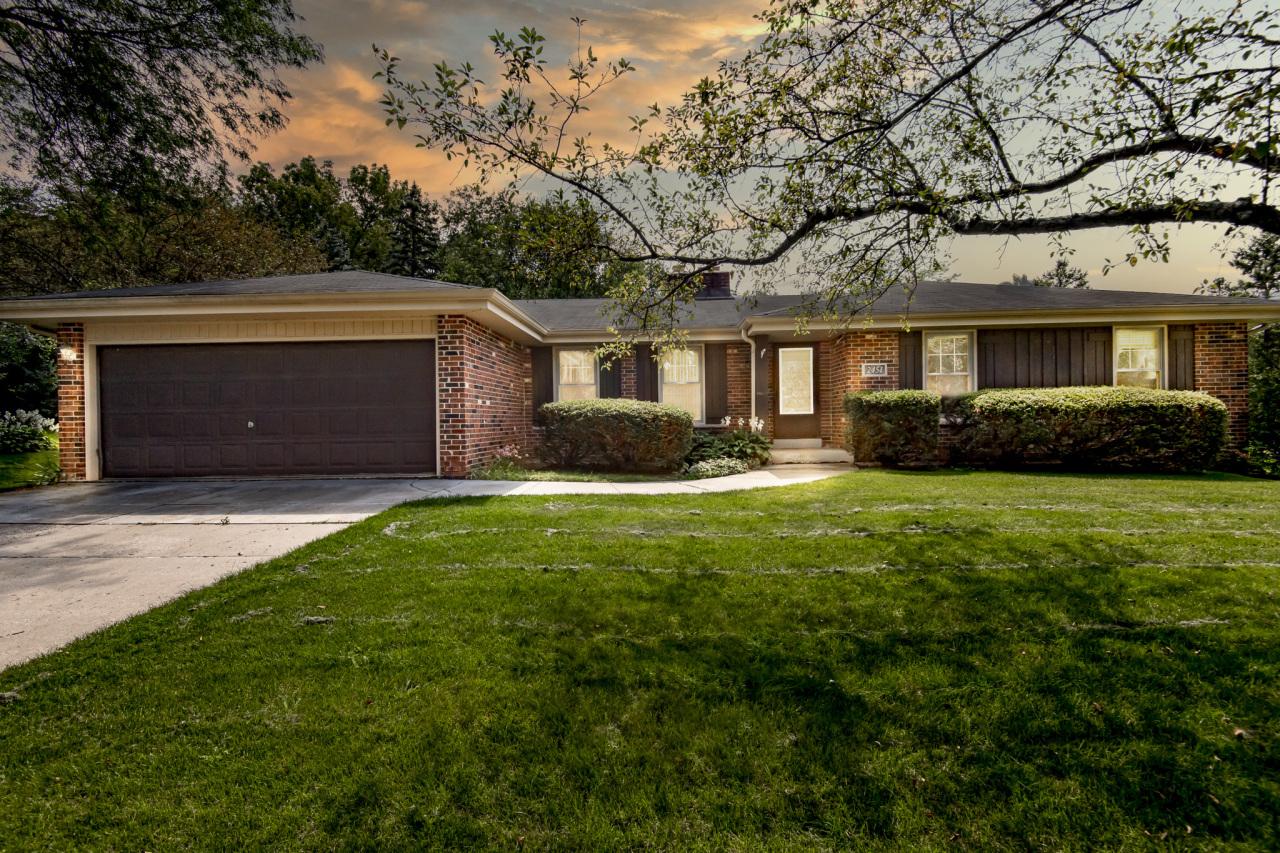 2451 Pendleton Pl, Waukesha, WI 53188