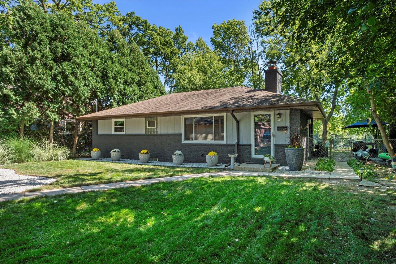 5710 N River Forest, Glendale, WI 53209