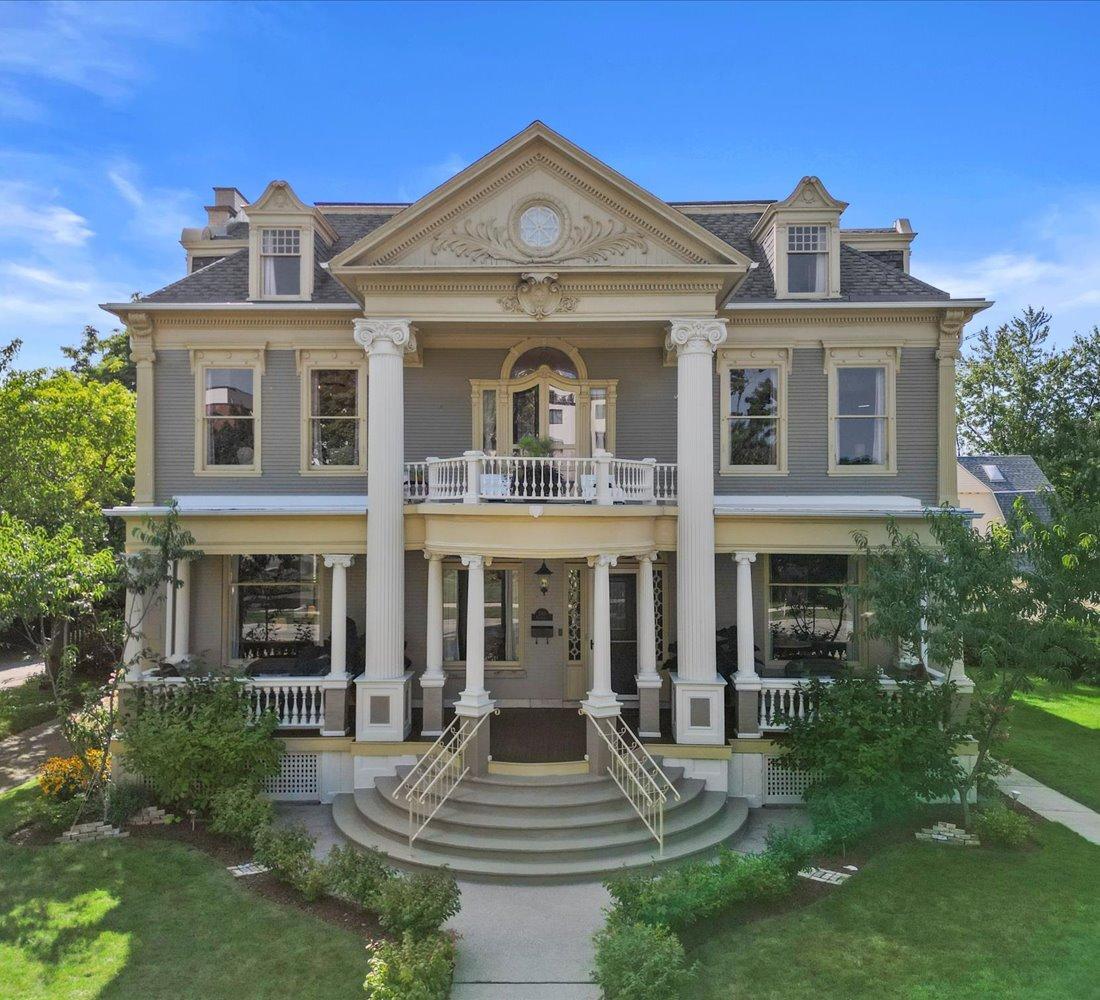 1110 Main St, Racine, WI 53403