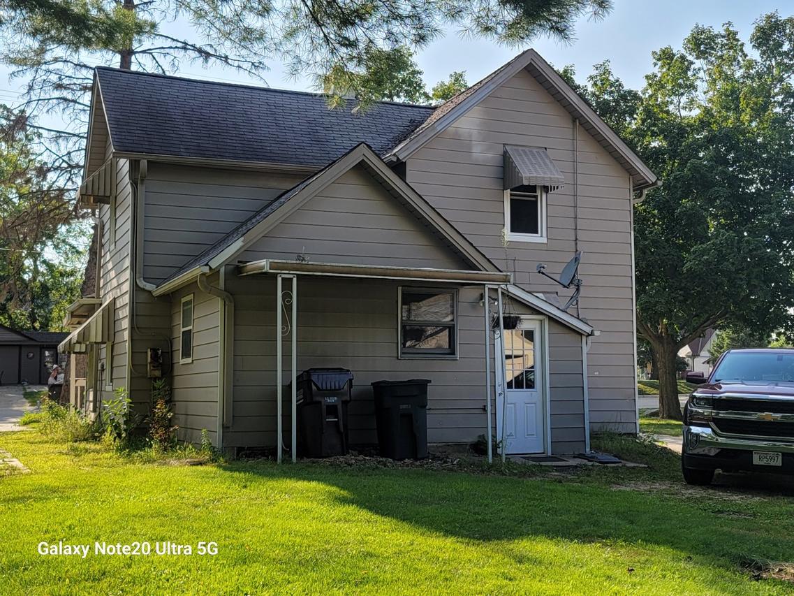 2062 Church St, East Troy, WI 53120