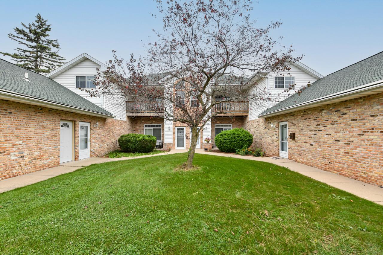 4300 W Grange Ave #2, Greenfield, WI 53220
