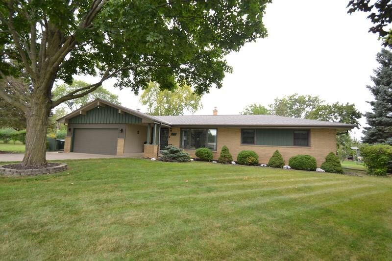 15614 W Riviera Dr, New Berlin, WI 53151