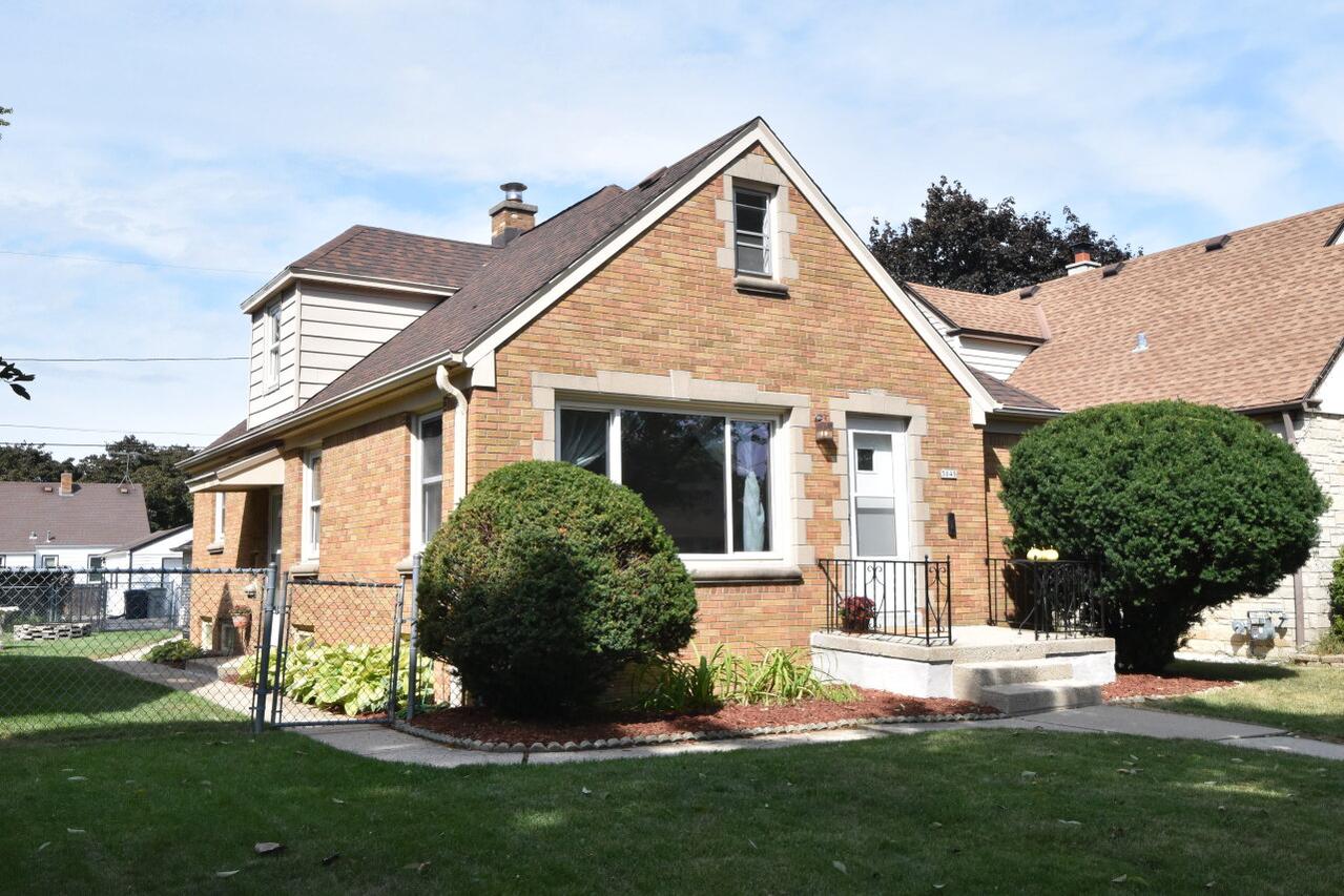 3045 N 88th St, Milwaukee, WI 53222