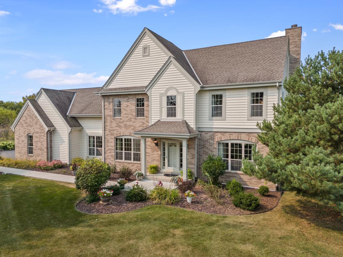 7575 W Highland Ridge, Mequon, WI 53092