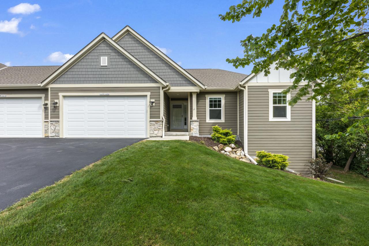 N48W14404 Hampton Rd #4, Menomonee Falls, WI 53051