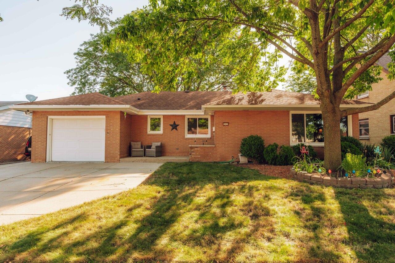 3666 S 77th St, Milwaukee, WI 53220