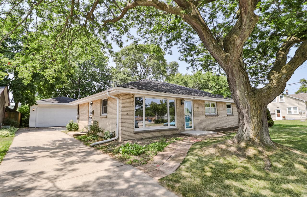 5929 S 23rd St, Milwaukee, WI 53221