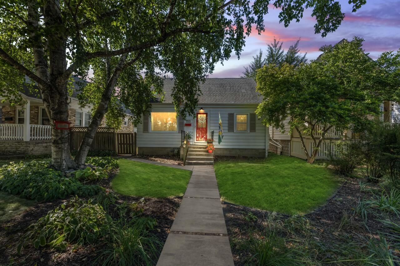 2201 E Holt Ave, Milwaukee, WI 53207