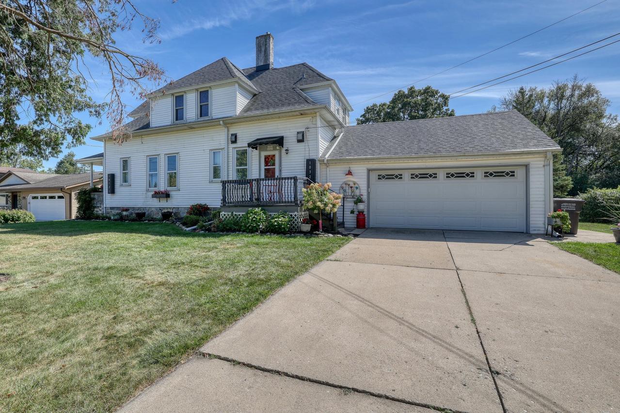 10321 W Morgan Ave, Greenfield, WI 53228