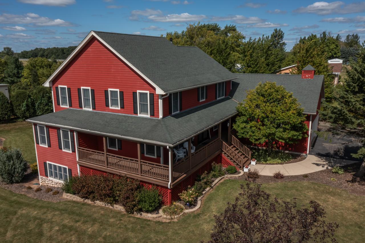 3421 Northwoods Rd, Saukville, WI 53074