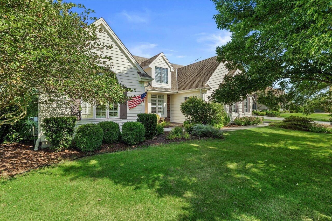 11012 N Whilton Rd, Mequon, WI 53097