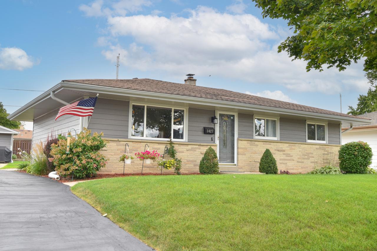 1427 W Denis Ave, Milwaukee, WI 53221