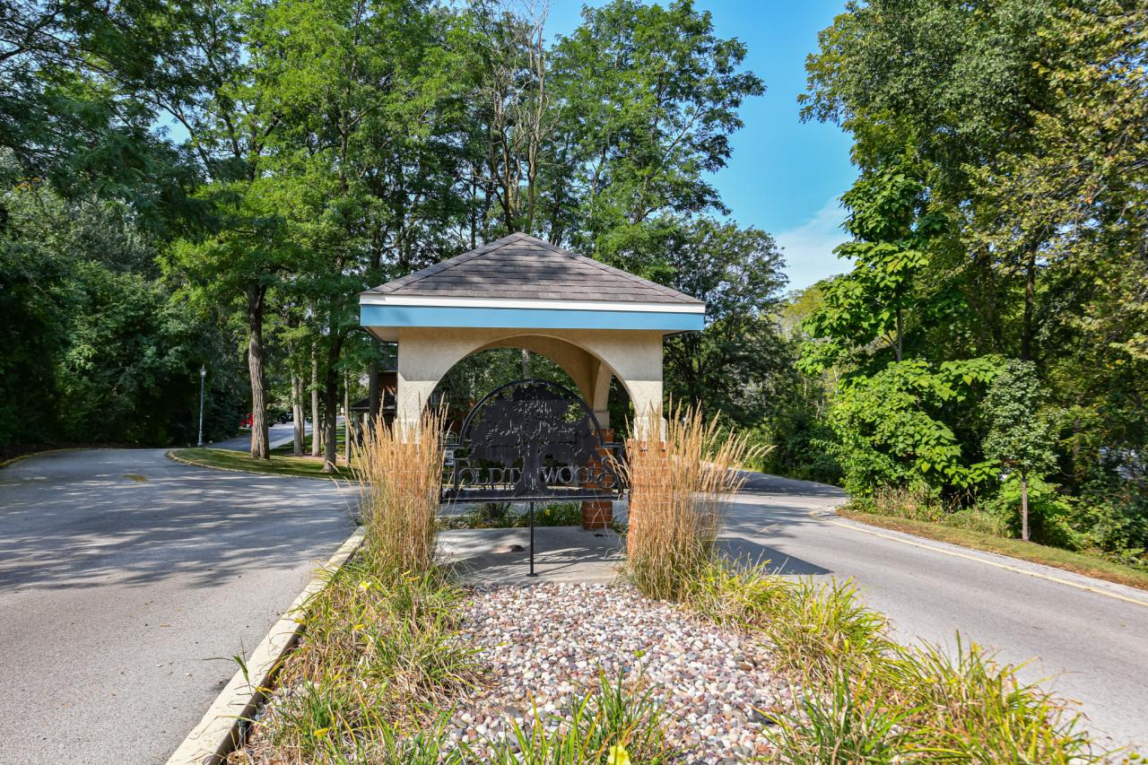 18880 Toldt Woods Dr #6, Brookfield, WI 53045