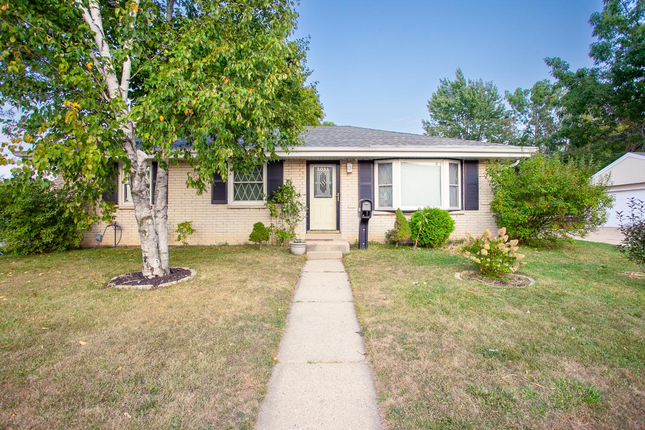 2031 Mount Pleasant St, Racine, WI 53404