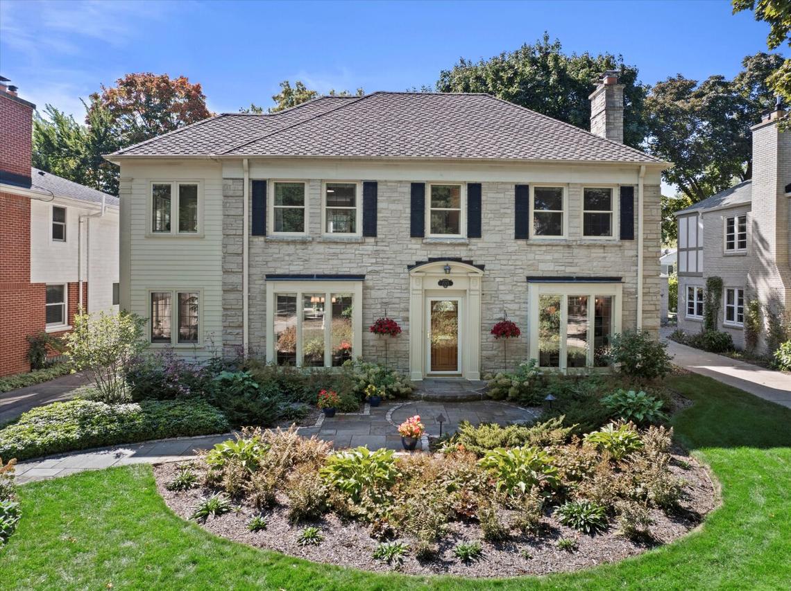 7715 Mary Ellen Pl, Wauwatosa, WI 53213