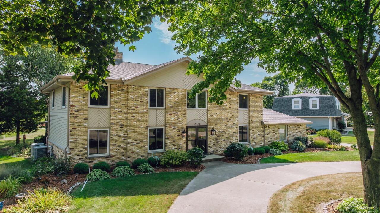 13395 Burlawn Pkwy, Brookfield, WI 53005