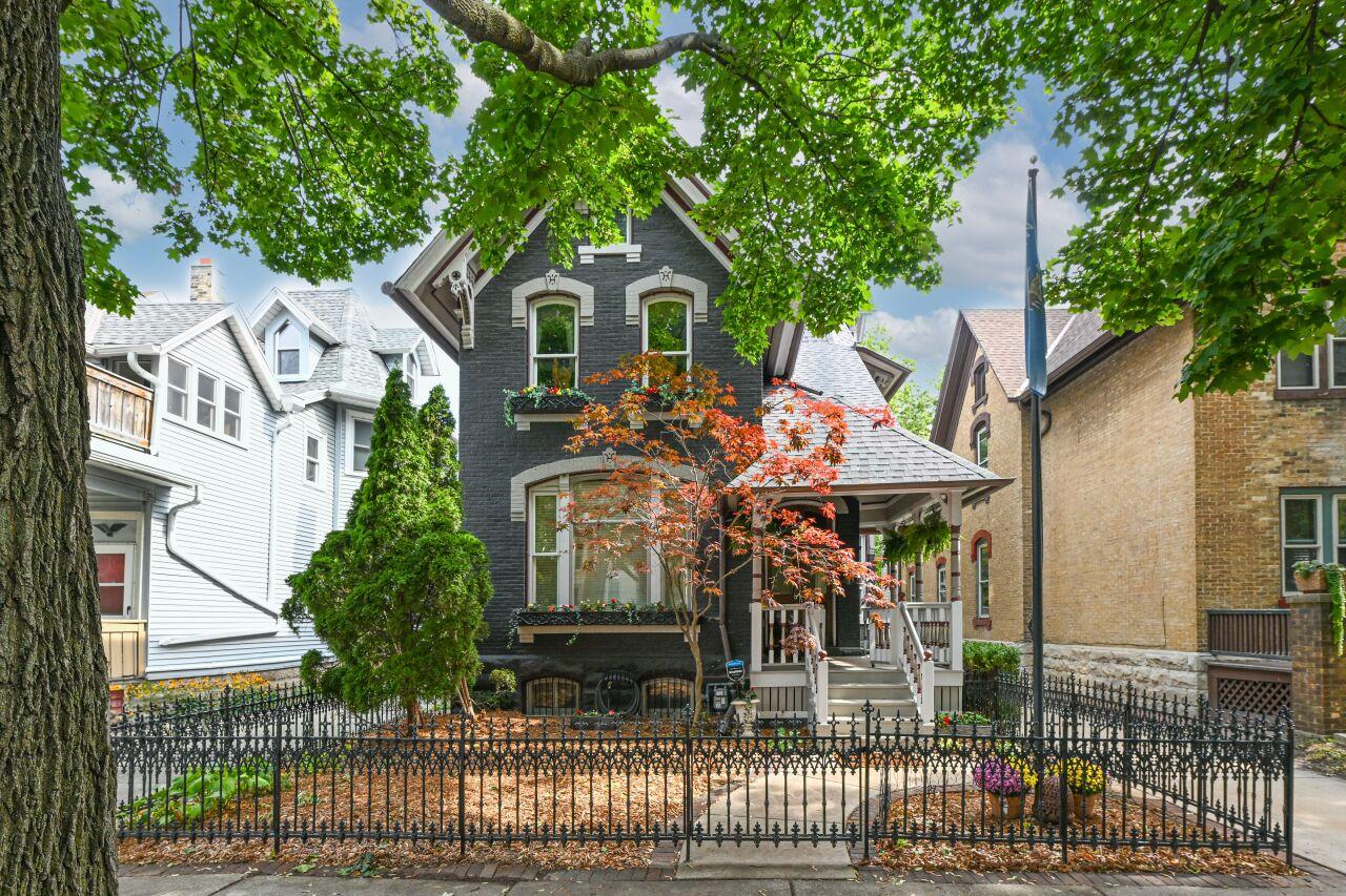 1662 N Humboldt Ave, Milwaukee, WI 53202