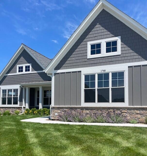1748 N River Cir, River Hills, WI 53217