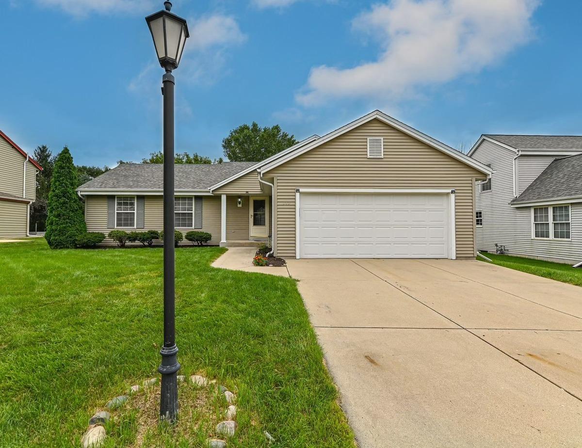 315 Stonebrook Dr, Waukesha, WI 53186