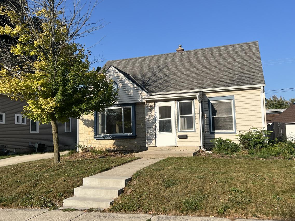 1021 13th Ave, Grafton, WI 53024