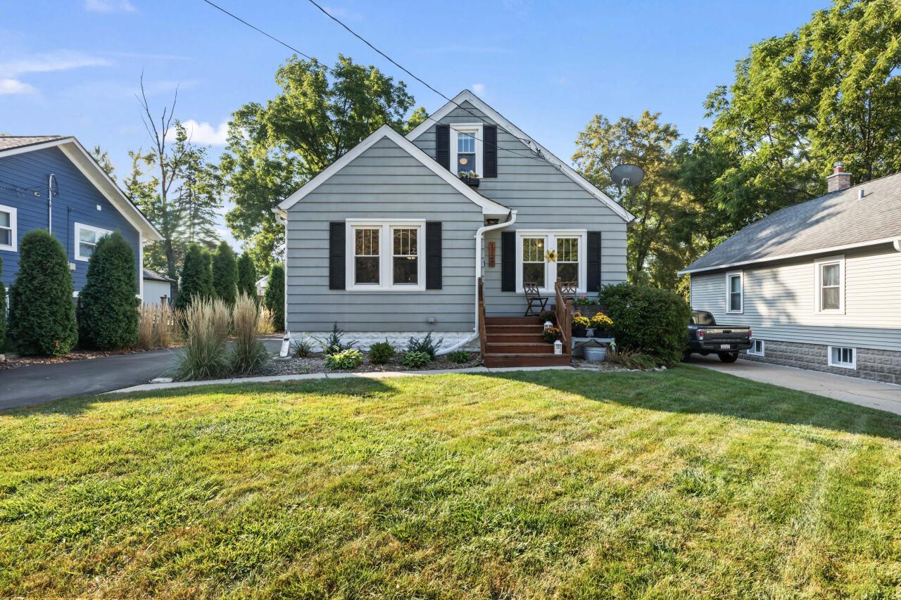 1127 Dopp St, Waukesha, WI 53188