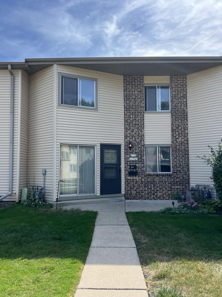 W170N11545 Armada Dr #21-9, Germantown, WI 53022