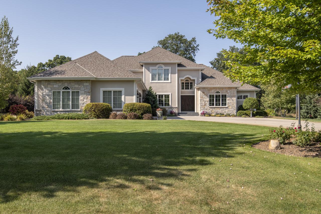 3275 Waterleaf Ln, Delafield, WI 53029