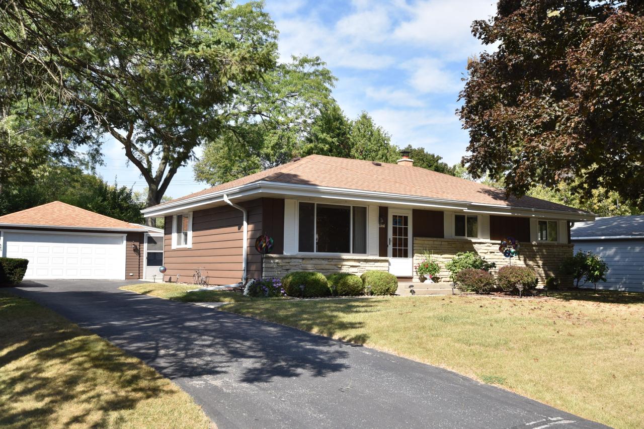 8635 N 52nd St, Brown Deer, WI 53223