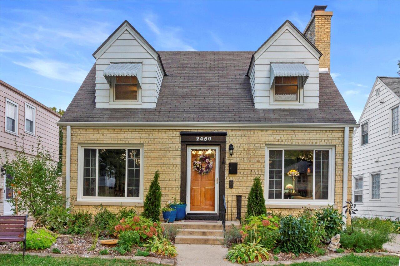 2450 N 86th St, Wauwatosa, WI 53226