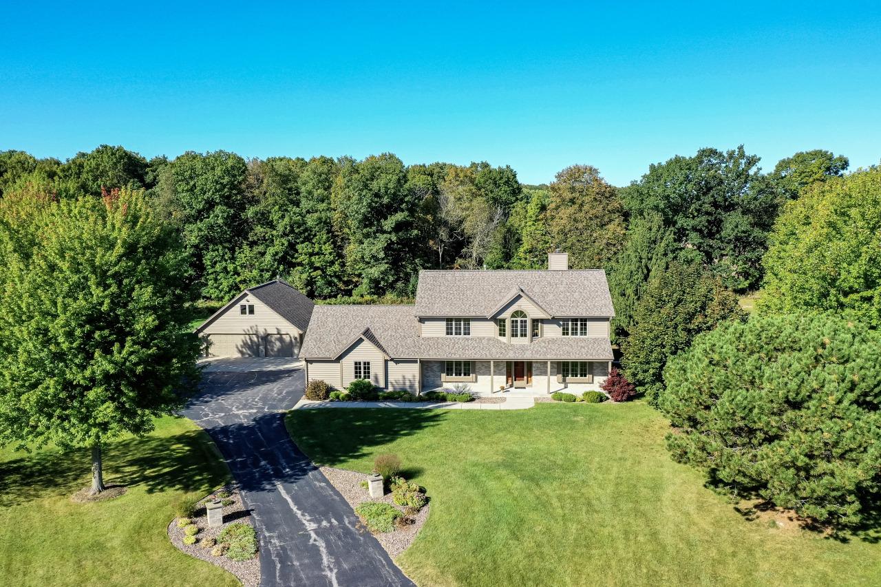 1531 Moonlit Ct, Richfield, WI 53076
