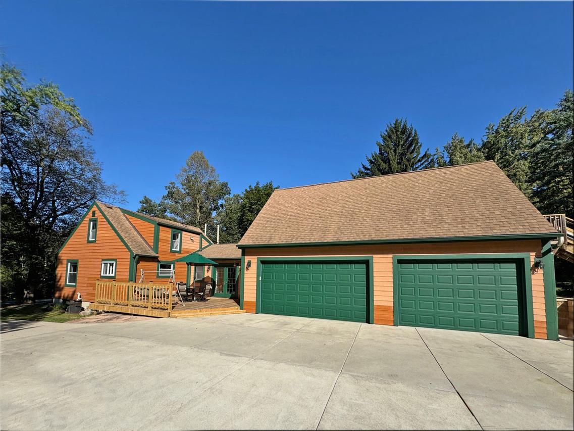 W204N6870 Lannon Rd, Menomonee Falls, WI 53051